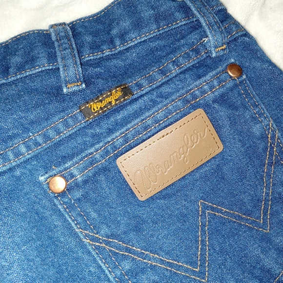 Wrangler Like New 100% Cotton Relaxed Fit Straight Leg Denim Jeans size 34X30 - Picture 3 of 8